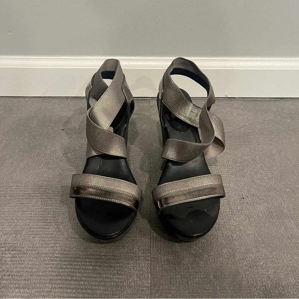 Charles by Charles David Women's Black and bronze wedge Sandals 8.5